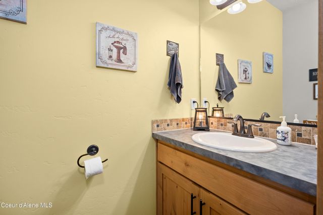 8436 E Snowy LN, Athol, ID 83801