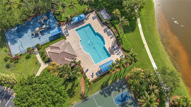 885 Tanglewood Circle 885, Weston, FL 33327