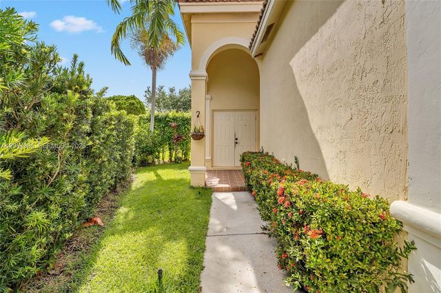885 Tanglewood Circle 885, Weston, FL 33327