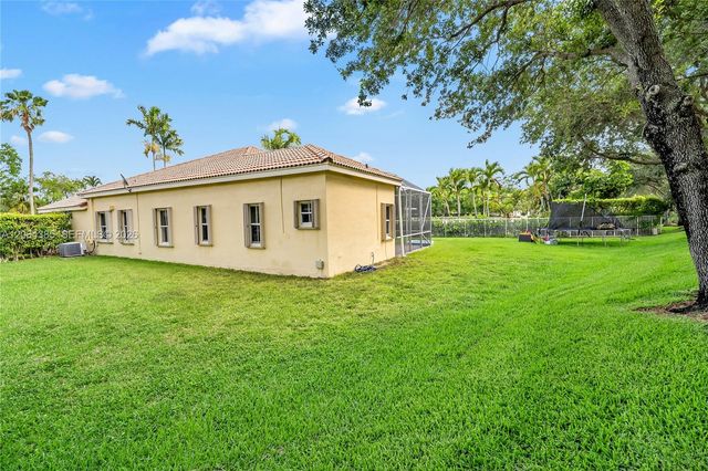 885 Tanglewood Circle 885, Weston, FL 33327