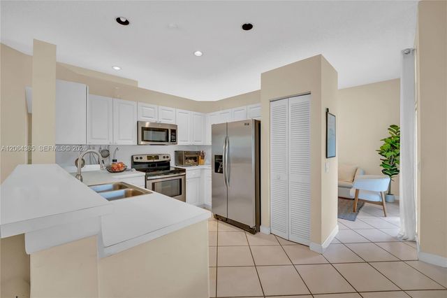 885 Tanglewood Circle 885, Weston, FL 33327