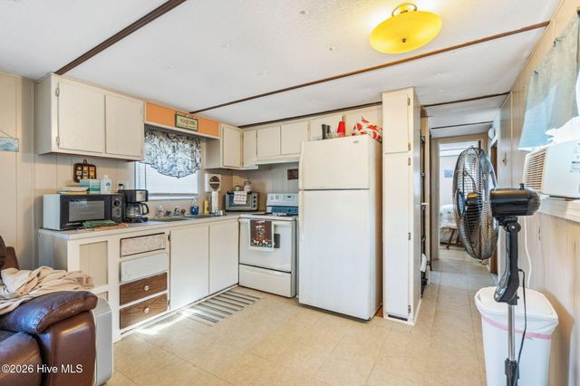 484 Little Kinston Road, Surf City, NC 28445