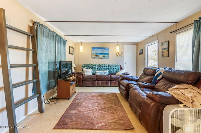 484 Little Kinston Road, Surf City, NC 28445