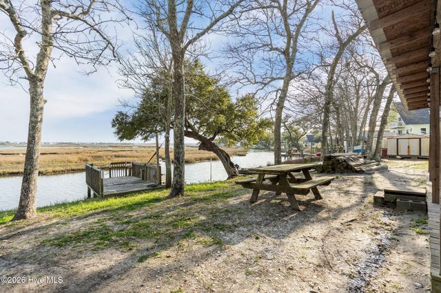484 Little Kinston Road, Surf City, NC 28445