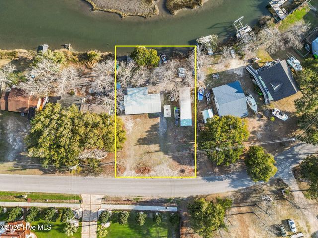 484 Little Kinston Road, Surf City, NC 28445