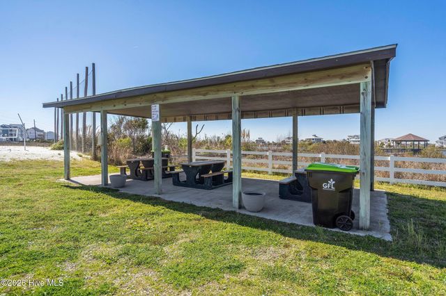 484 Little Kinston Road, Surf City, NC 28445