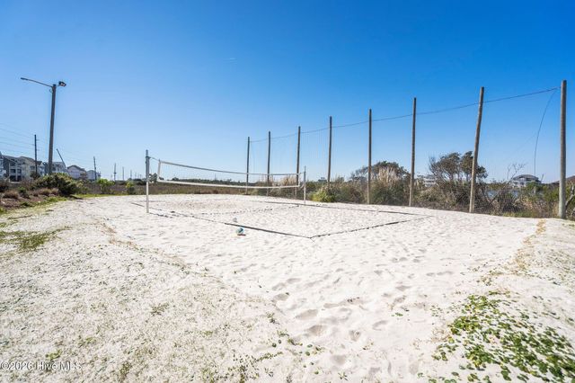 484 Little Kinston Road, Surf City, NC 28445