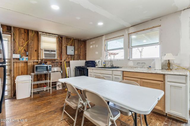 484 Little Kinston Road, Surf City, NC 28445