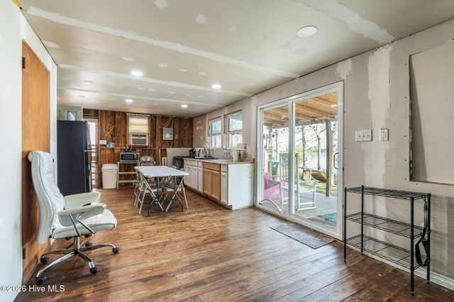 484 Little Kinston Road, Surf City, NC 28445