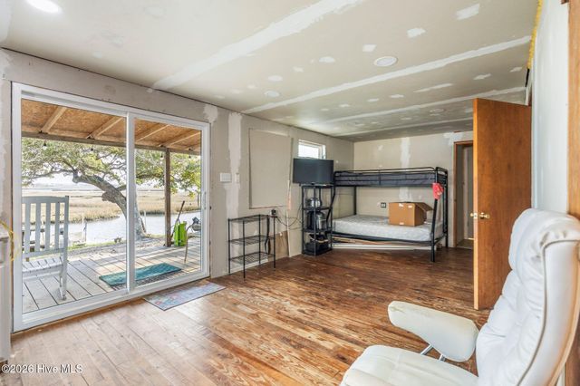 484 Little Kinston Road, Surf City, NC 28445