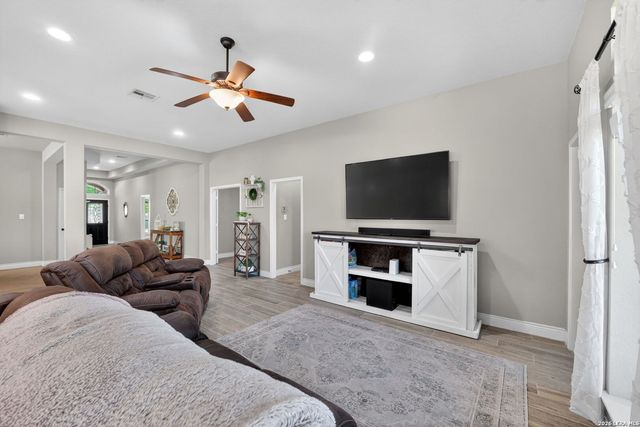 1925 FIELD BRK, Seguin, TX 78155