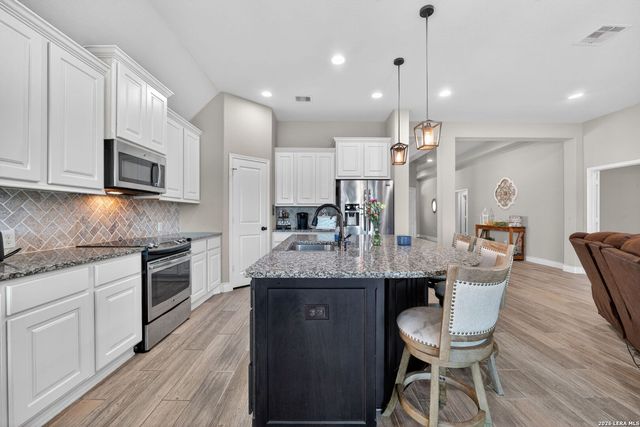 1925 FIELD BRK, Seguin, TX 78155