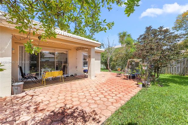 17047 NW 16th St, Pembroke Pines, FL 33028