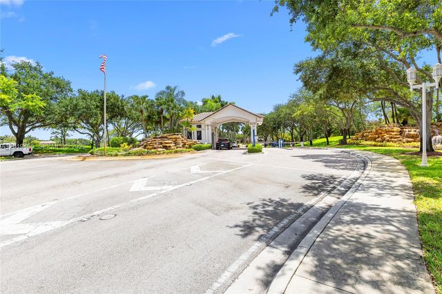 17047 NW 16th St, Pembroke Pines, FL 33028