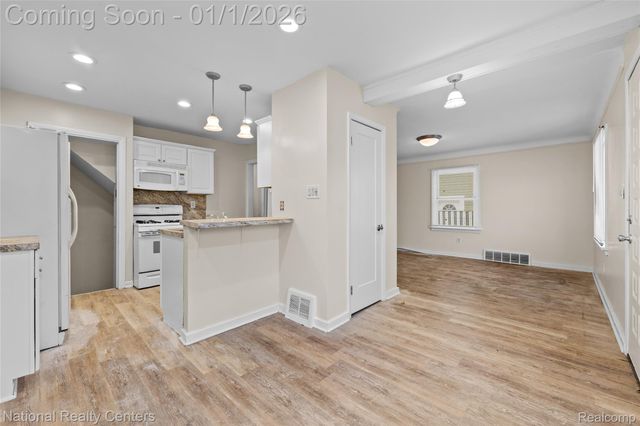 7635 Ashton Avenue, Detroit, MI 48228