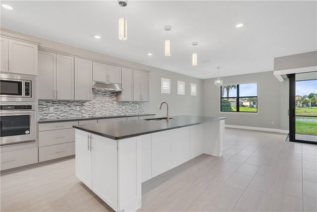 4088 Basket Oak Circle, Vero Beach, FL 32967