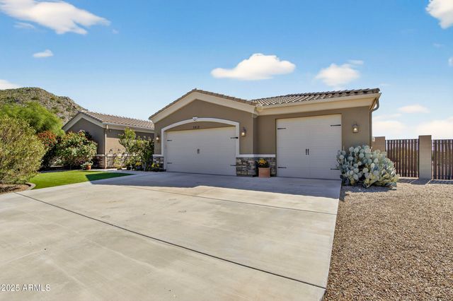 1913 W LAURIE Lane, San Tan Valley, AZ 85144