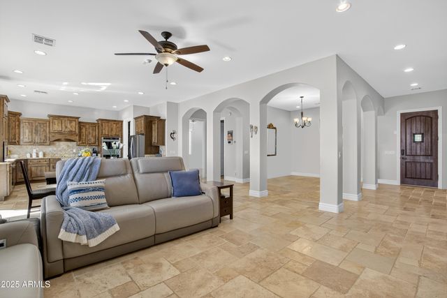 1913 W LAURIE Lane, San Tan Valley, AZ 85144