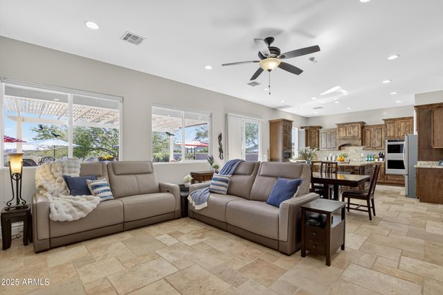 1913 W LAURIE Lane, San Tan Valley, AZ 85144