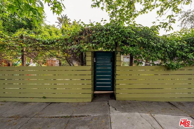 2206 Walnut Avenue, Venice, CA 90291