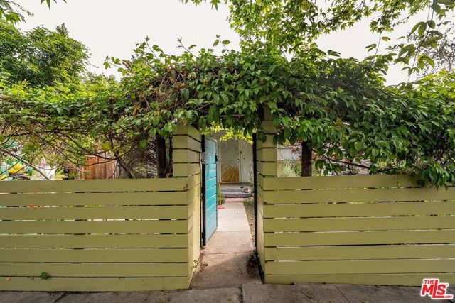 2206 Walnut Avenue, Venice, CA 90291