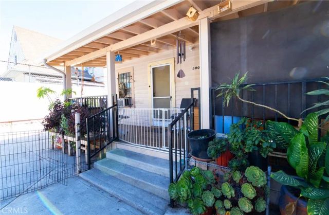2006 12th, Los Angeles, CA 90006