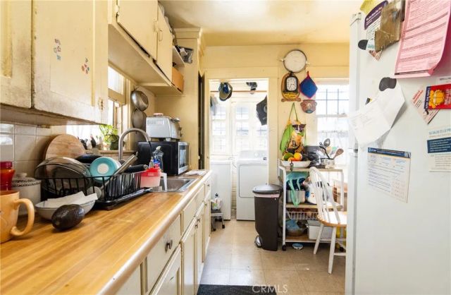 2006 12th, Los Angeles, CA 90006