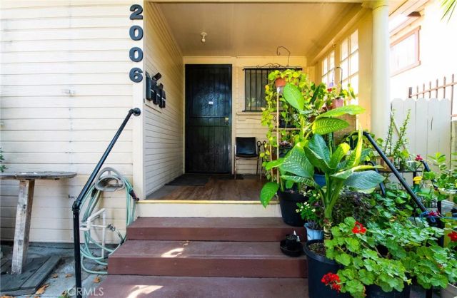 2006 12th, Los Angeles, CA 90006