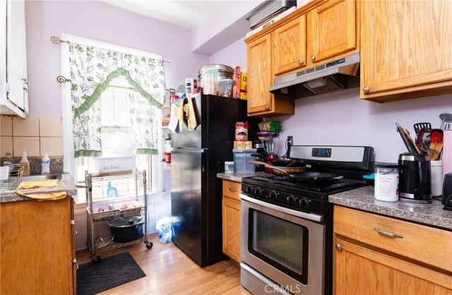 2006 12th, Los Angeles, CA 90006