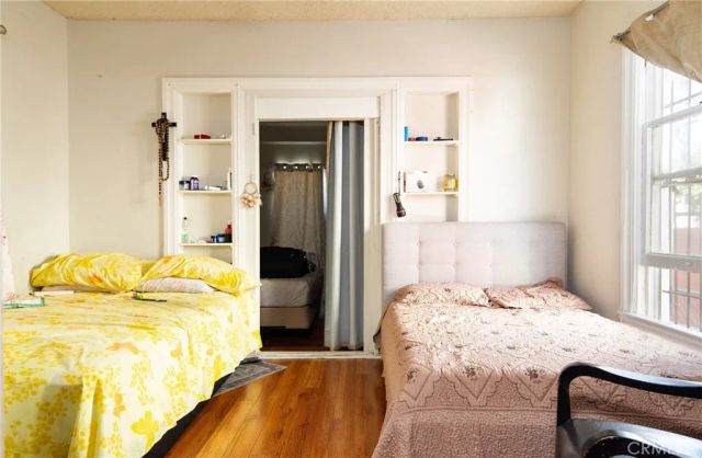 2006 12th, Los Angeles, CA 90006