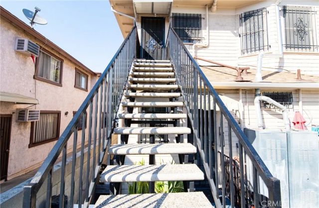 2006 12th, Los Angeles, CA 90006