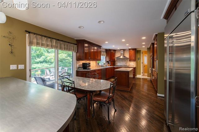 4683 Maura Lane, West Bloomfield, MI 48323