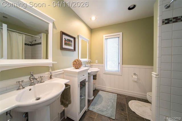 4683 Maura Lane, West Bloomfield, MI 48323