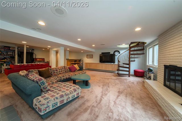 4683 Maura Lane, West Bloomfield, MI 48323