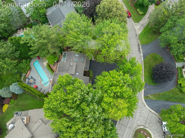 4683 Maura Lane, West Bloomfield, MI 48323