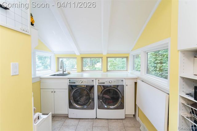 4683 Maura Lane, West Bloomfield, MI 48323
