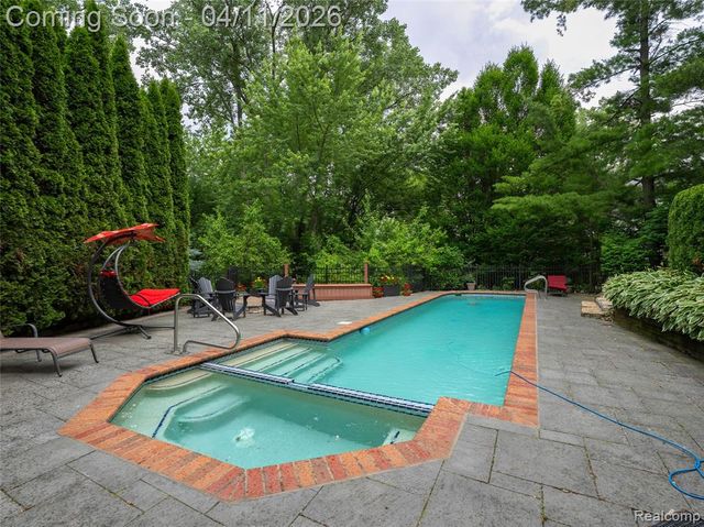 4683 Maura Lane, West Bloomfield, MI 48323