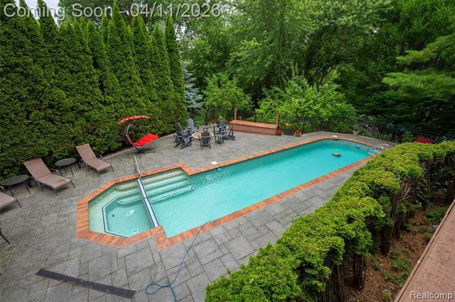 4683 Maura Lane, West Bloomfield, MI 48323