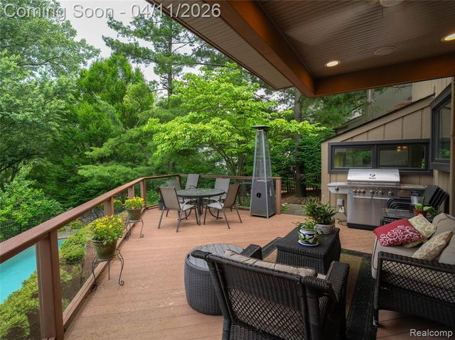 4683 Maura Lane, West Bloomfield, MI 48323