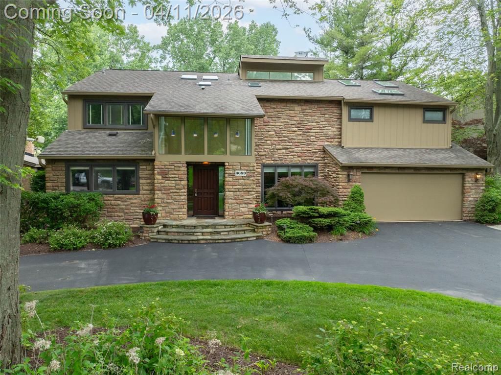 4683 Maura Lane, West Bloomfield, MI 48323