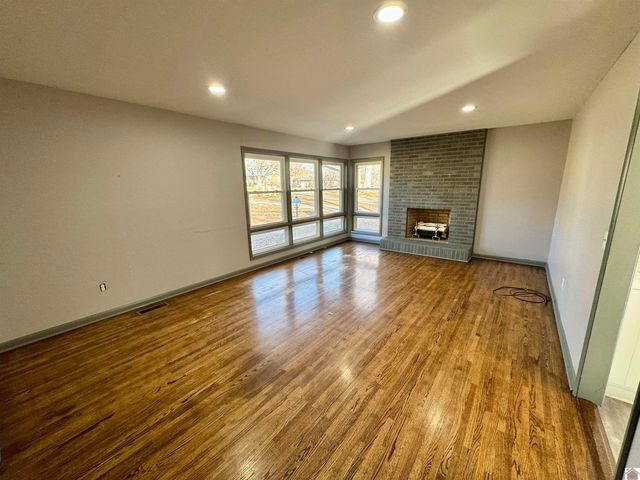 99 Deepwood Dr, Cadiz, KY 42211