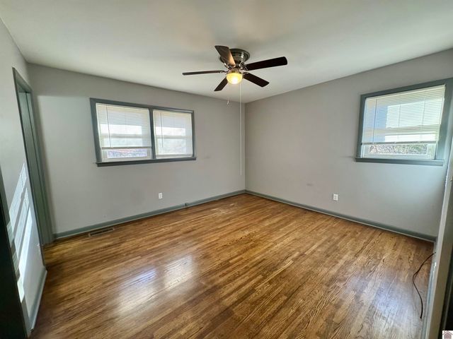 99 Deepwood Dr, Cadiz, KY 42211