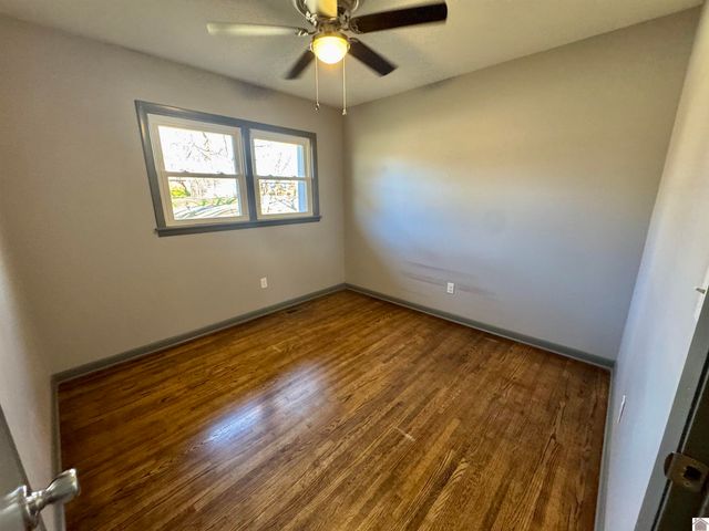 99 Deepwood Dr, Cadiz, KY 42211