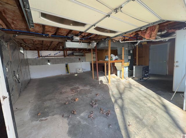 99 Deepwood Dr, Cadiz, KY 42211