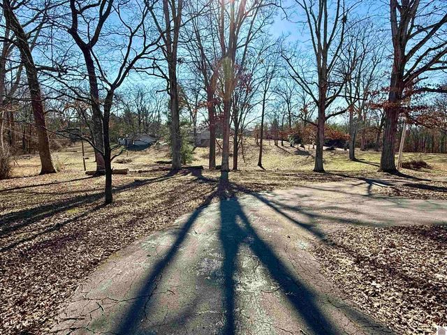 99 Deepwood Dr, Cadiz, KY 42211