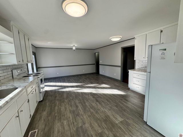 99 Deepwood Dr, Cadiz, KY 42211