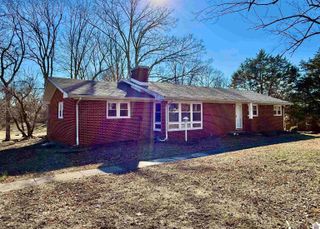 99 Deepwood Dr, Cadiz, KY 42211