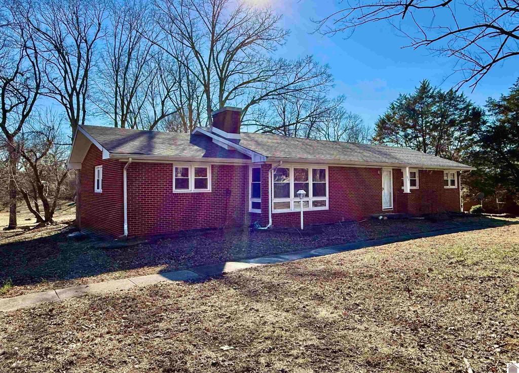 99 Deepwood Dr, Cadiz, KY 42211