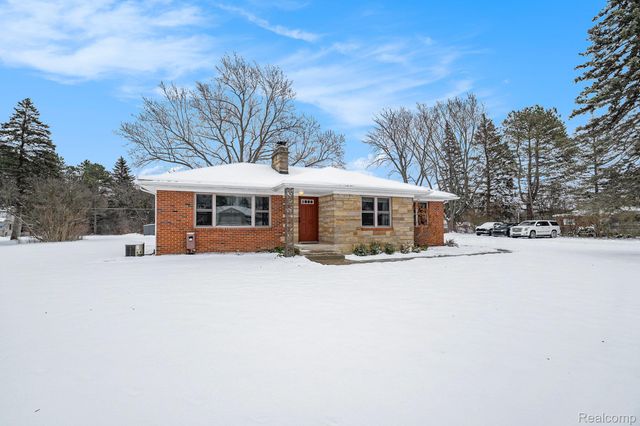 7545 Porter Road, Grand Blanc, MI 48439