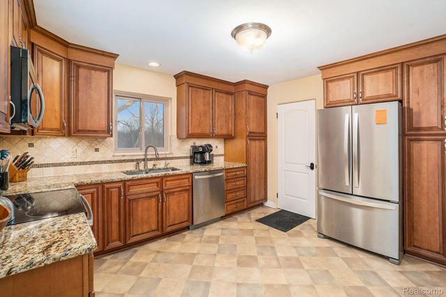 7545 Porter Road, Grand Blanc, MI 48439